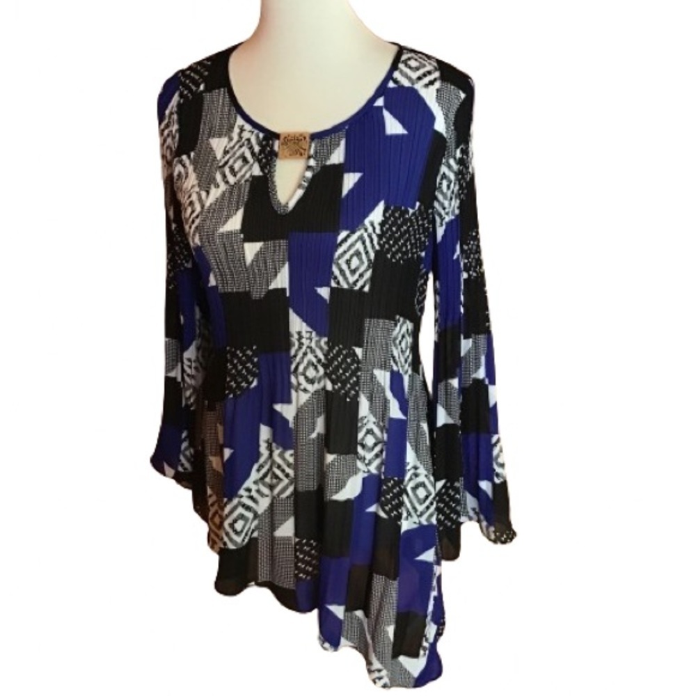 Melissa Paige Geometric Asymmetrical Bell Sleeve Tunic Top
